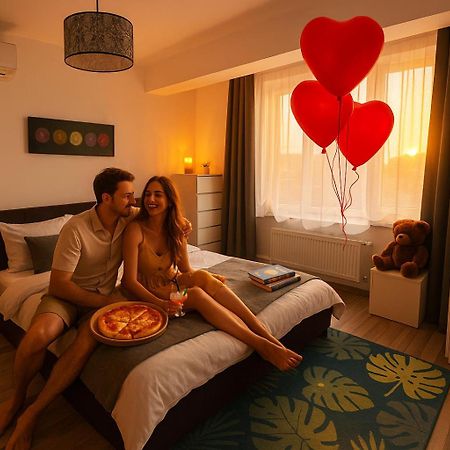 Vila Luminoasa Cu Curte Privata Boekarest Buitenkant foto