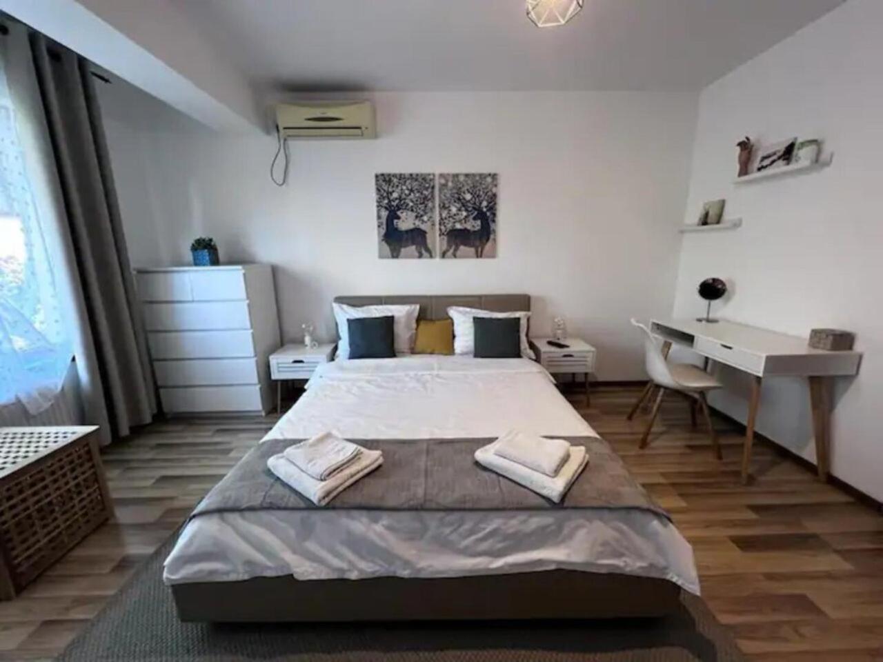 Vila Luminoasa Cu Curte Privata Boekarest Buitenkant foto