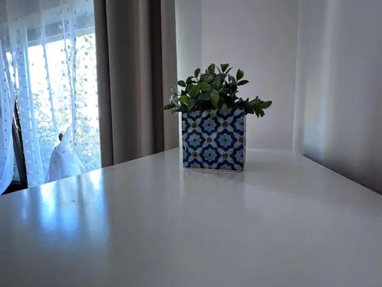 Vila Luminoasa Cu Curte Privata Boekarest Buitenkant foto