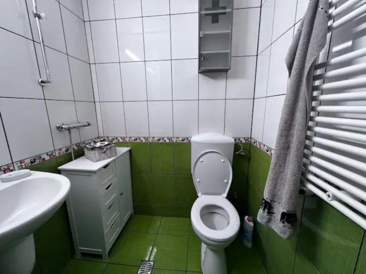Vila Luminoasa Cu Curte Privata Boekarest Buitenkant foto