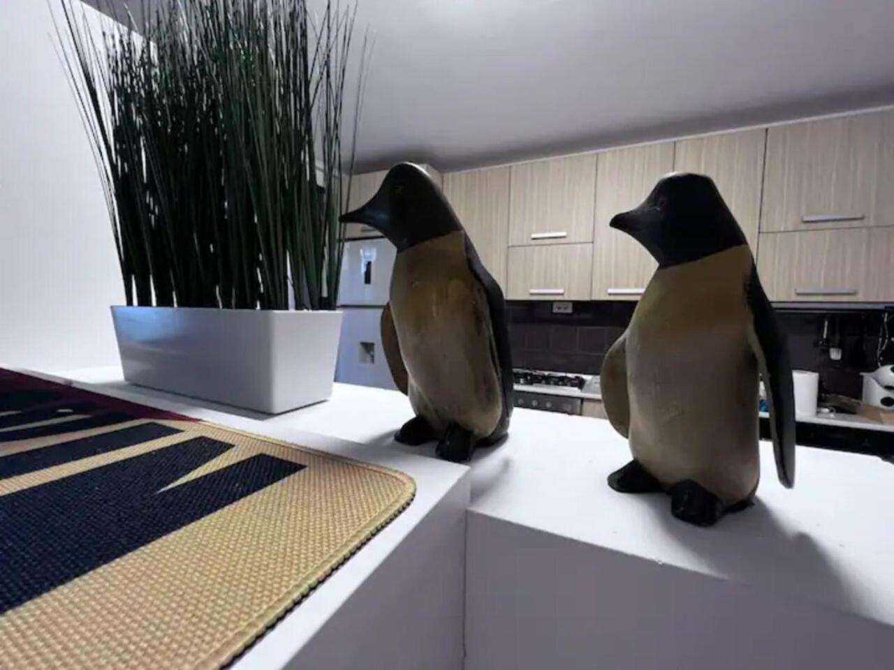 Vila Luminoasa Cu Curte Privata Boekarest Buitenkant foto