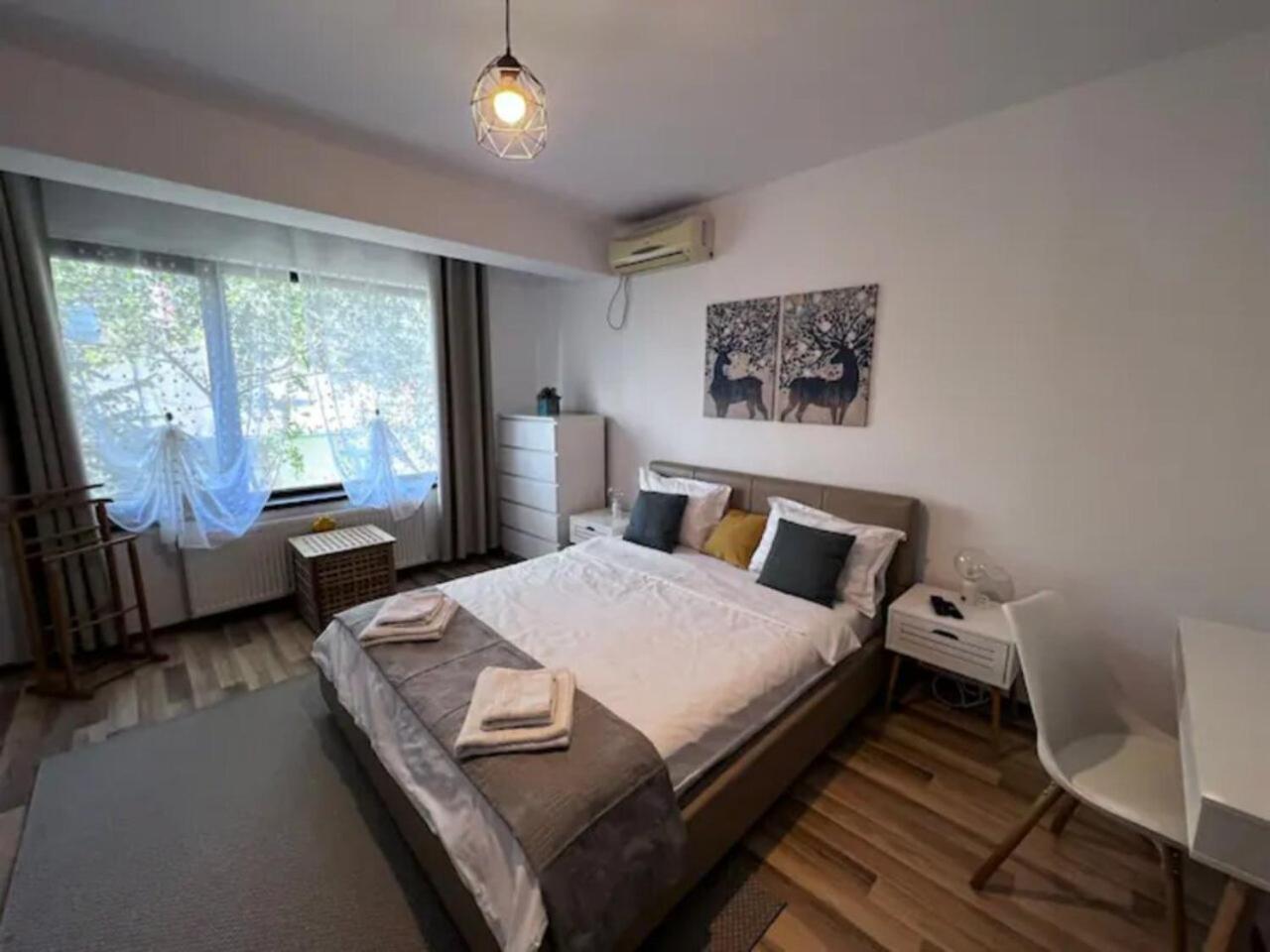 Vila Luminoasa Cu Curte Privata Boekarest Buitenkant foto