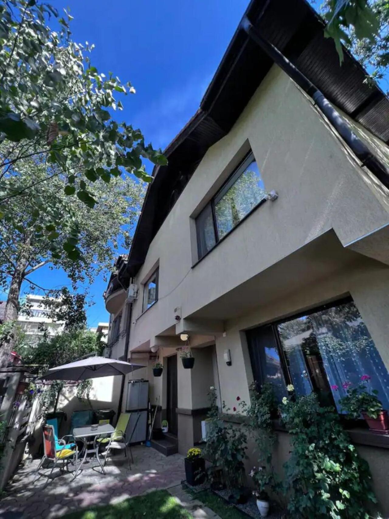 Vila Luminoasa Cu Curte Privata Boekarest Buitenkant foto