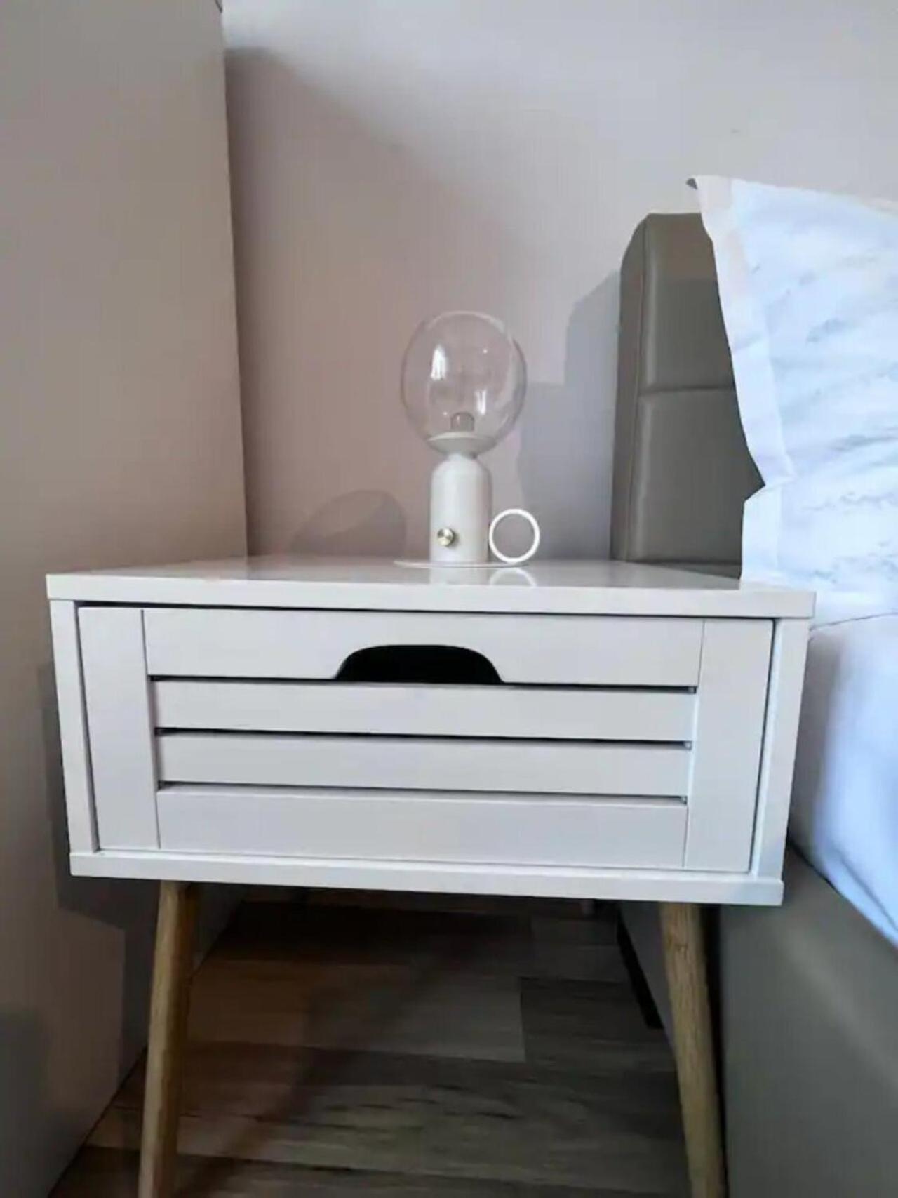 Vila Luminoasa Cu Curte Privata Boekarest Buitenkant foto