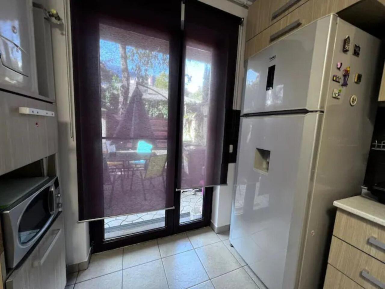 Vila Luminoasa Cu Curte Privata Boekarest Buitenkant foto