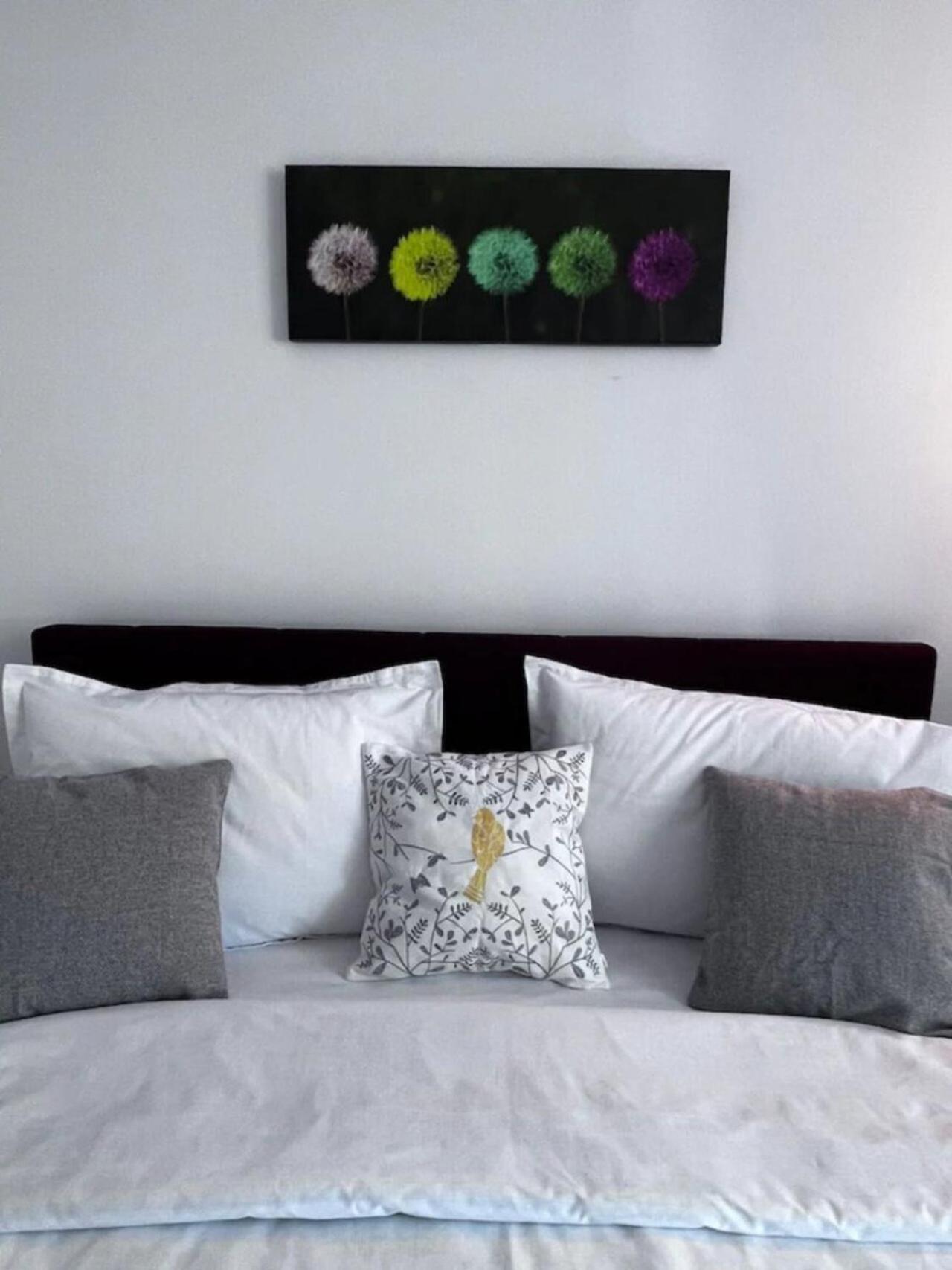 Vila Luminoasa Cu Curte Privata Boekarest Buitenkant foto
