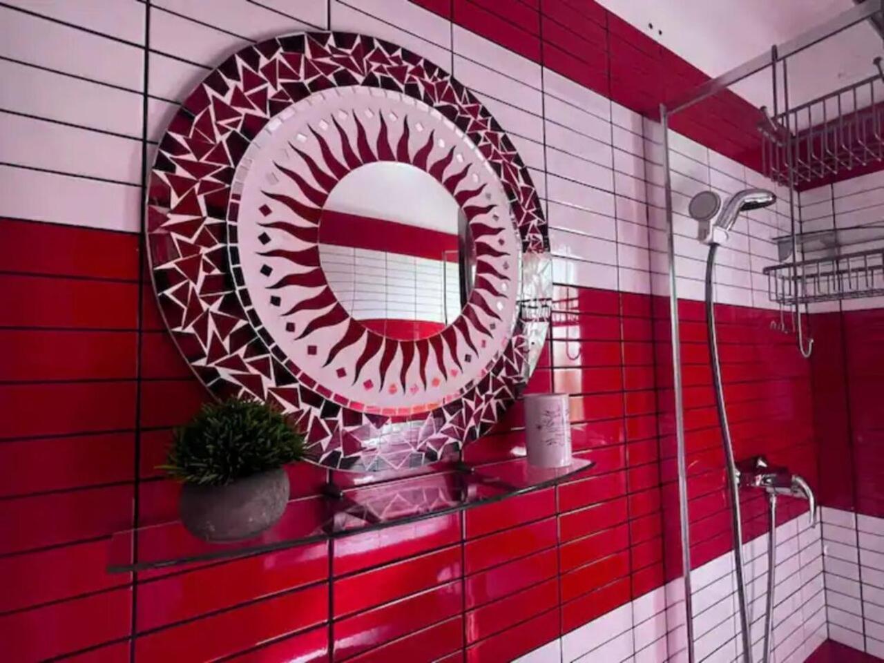 Vila Luminoasa Cu Curte Privata Boekarest Buitenkant foto